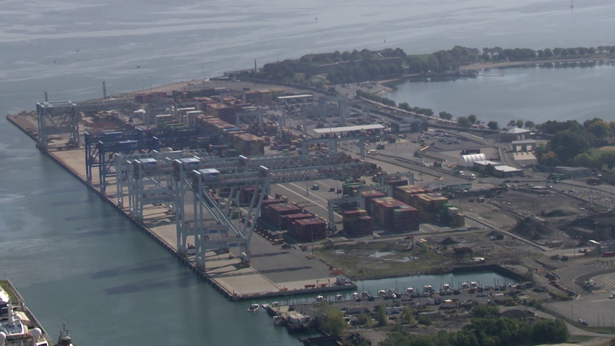 Dockworkers strike threatens to halt port operations in Boston [Video]