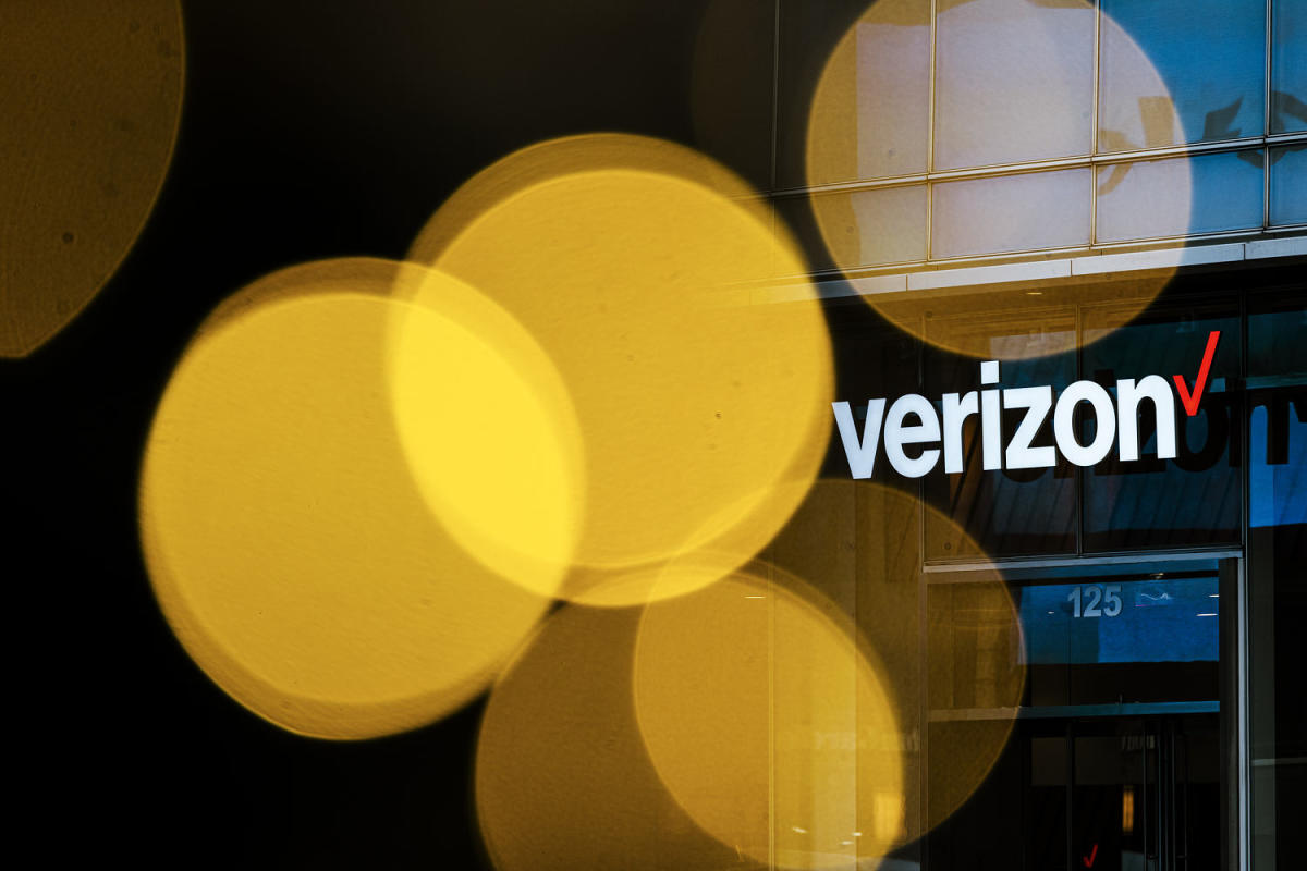 Verizon says network issues are resolved after a wave of outage reports [Video]