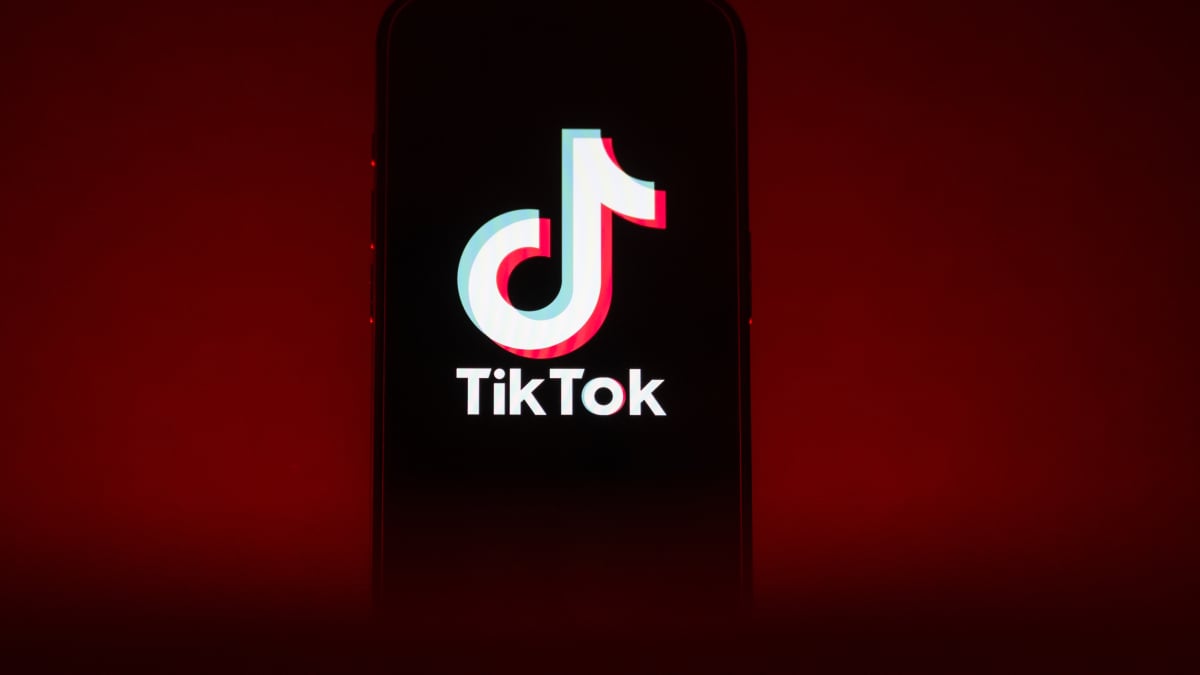 Neo-Nazi content, including Hitler speeches, spread via TikTok’s AI tools [Video]