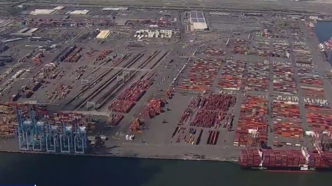 NYC bracing for possible dockworkers strike [Video]