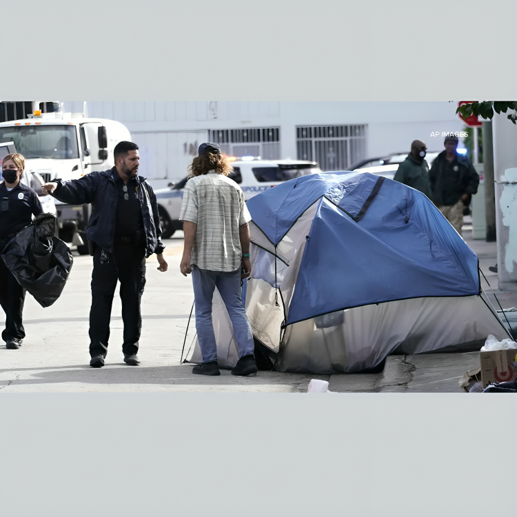 Florida Passes Controversial Law Criminalizing Homelessness [Video]