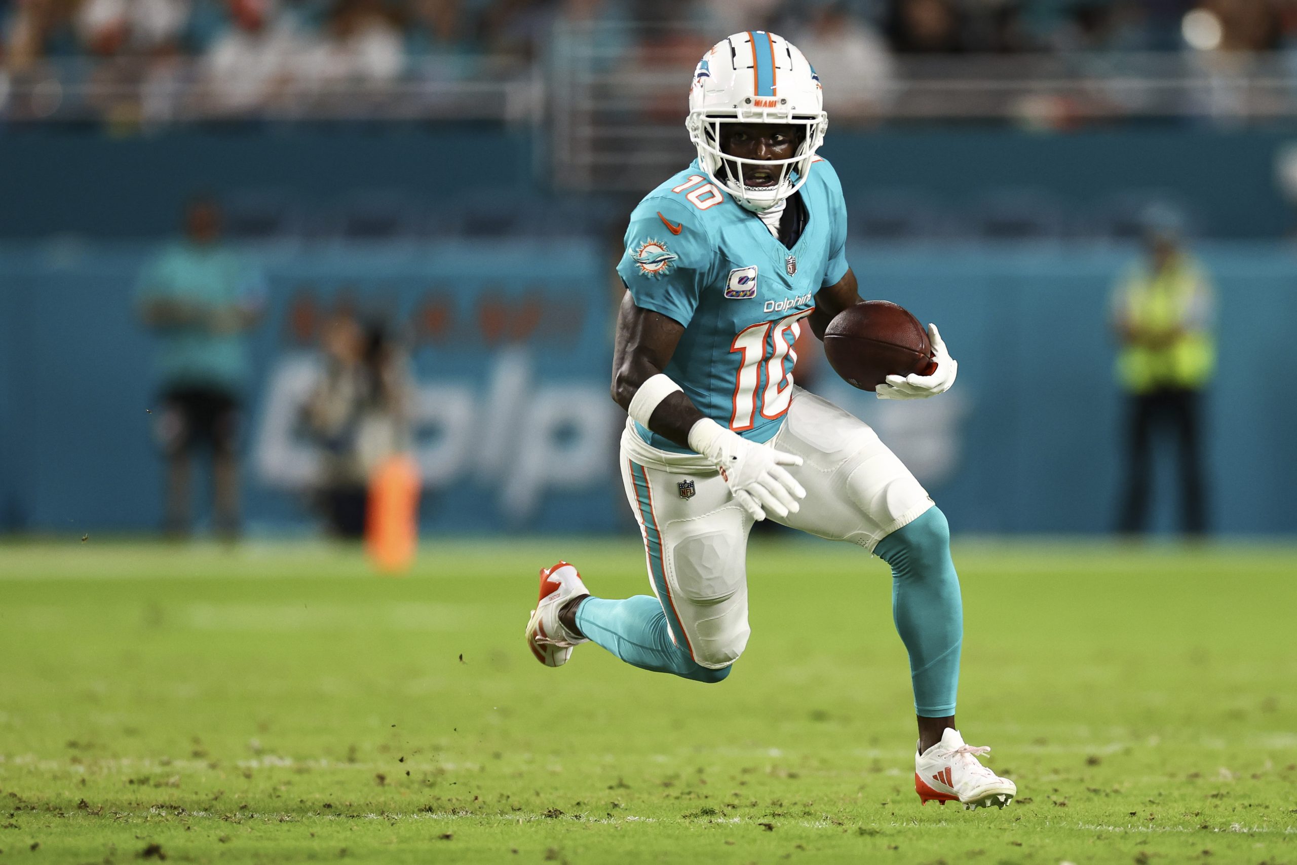 Dolphins Star Tyreek Hill Hints at Possible Trade with Deadline Looming [Video]