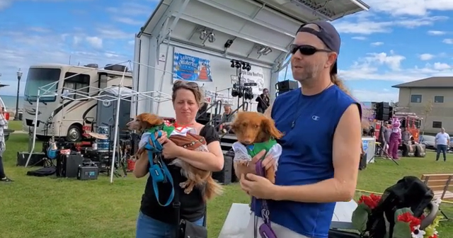 Scenes from Kenosha’s lakeside Oktoberfest dog costume, brat toss contests [Video]