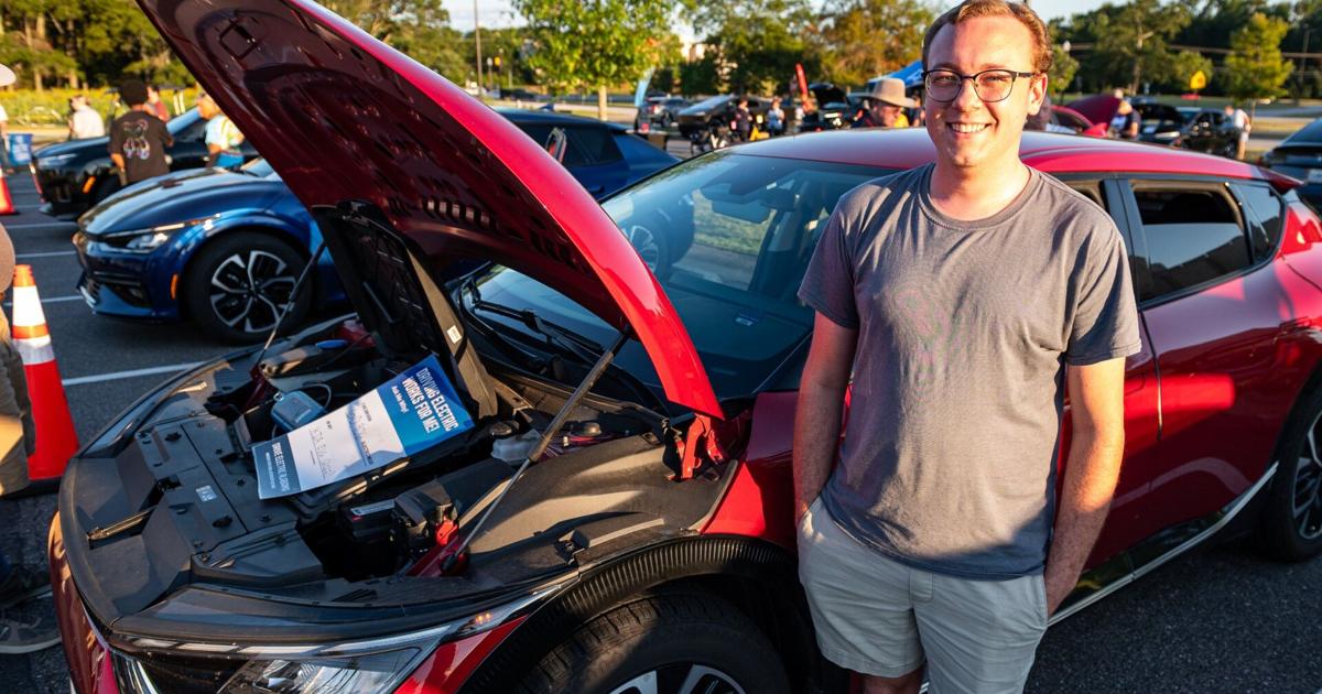 Auburn student features car at EV showcase [Video]