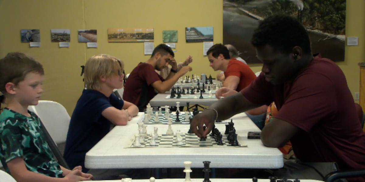 Pick-up chess at Independence park gains popularity [Video]