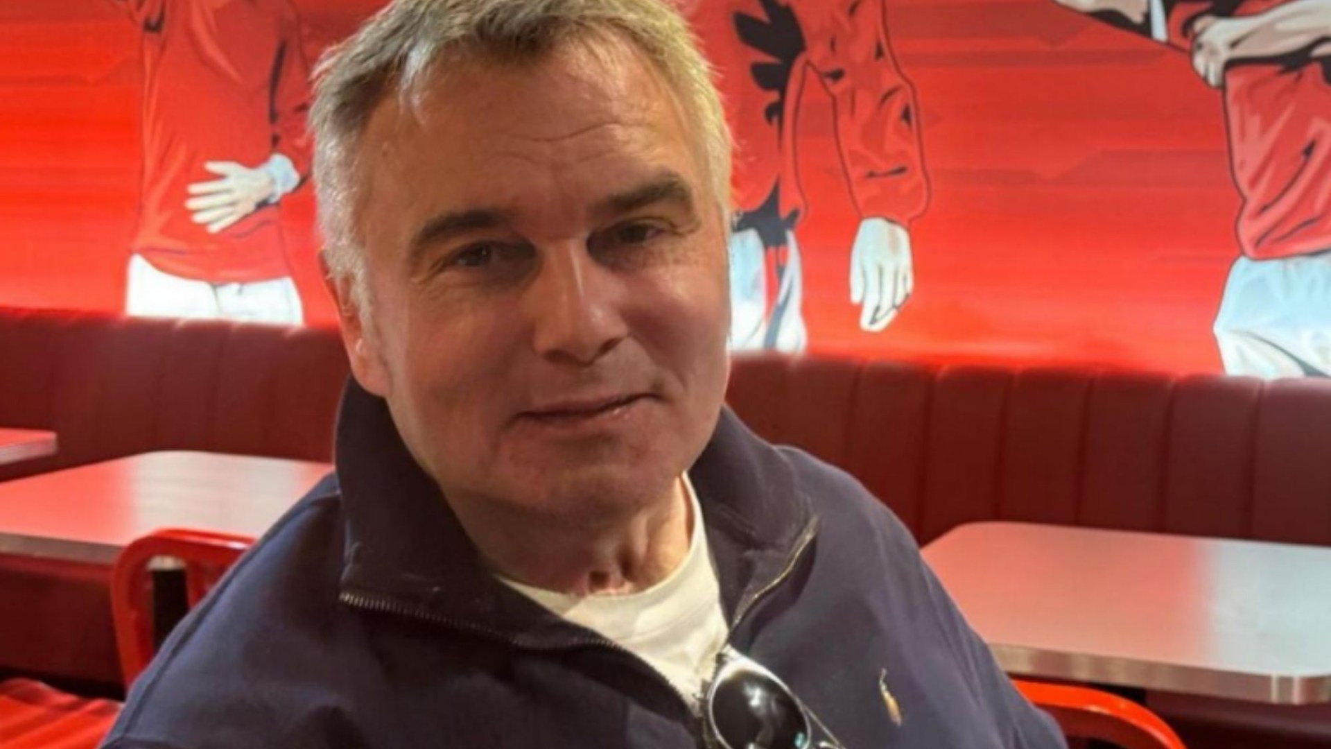 Please stop say Eamonn Holmes fans as they spot worrying detail in his latest snap [Video]