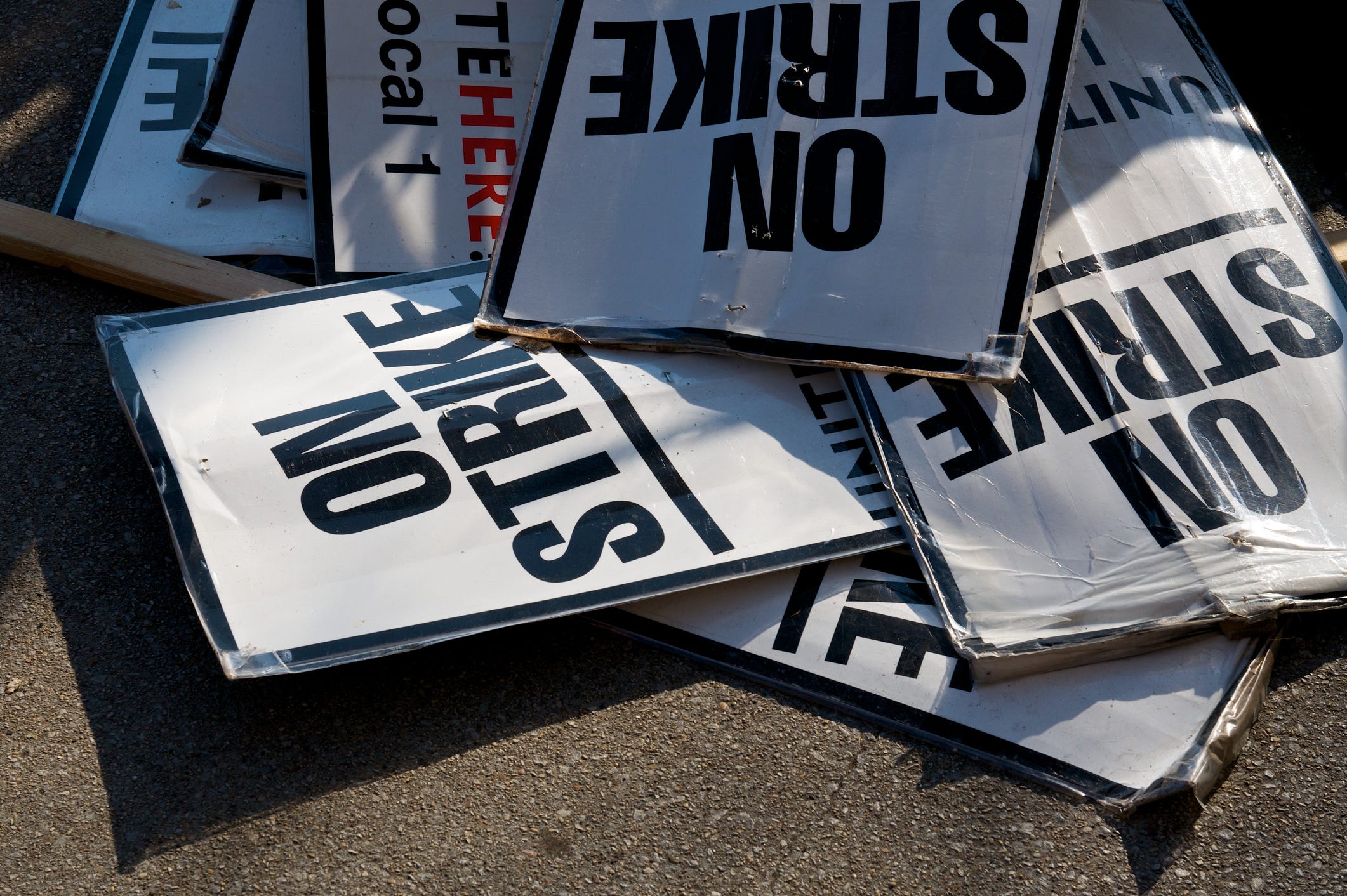 Wichita police arrest woman at Textron Aviation picket line [Video]