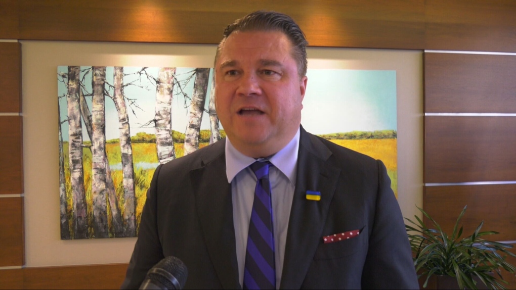 Mark Wasyliw accuses Wab Kinew of grabbing and yanking arm [Video]