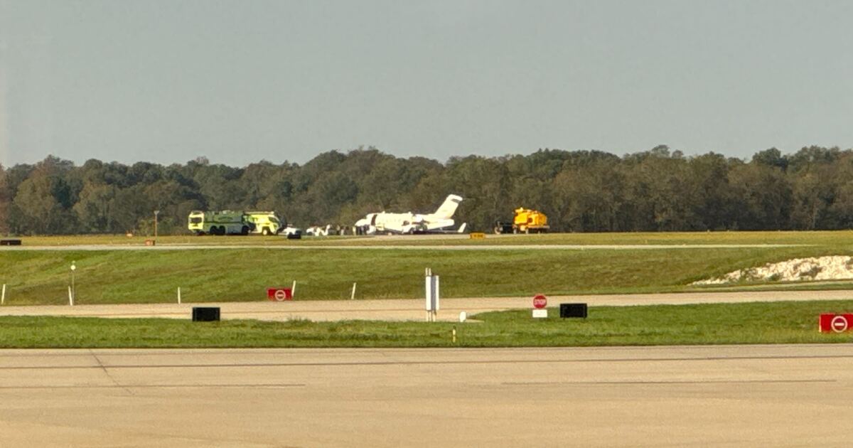 Operations resume at Blue Grass Airport after jet lands in safety area [Video]