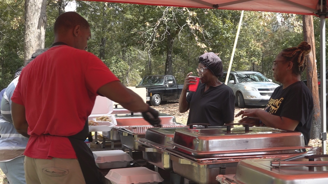 Hancock County Church still serving community, even without power [Video]