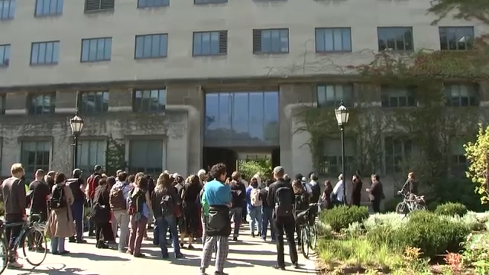 University of Chicago faculty hold ‘teach-in’ about Israel-Hamas War as local schools adopt new policies for campus protests [Video]