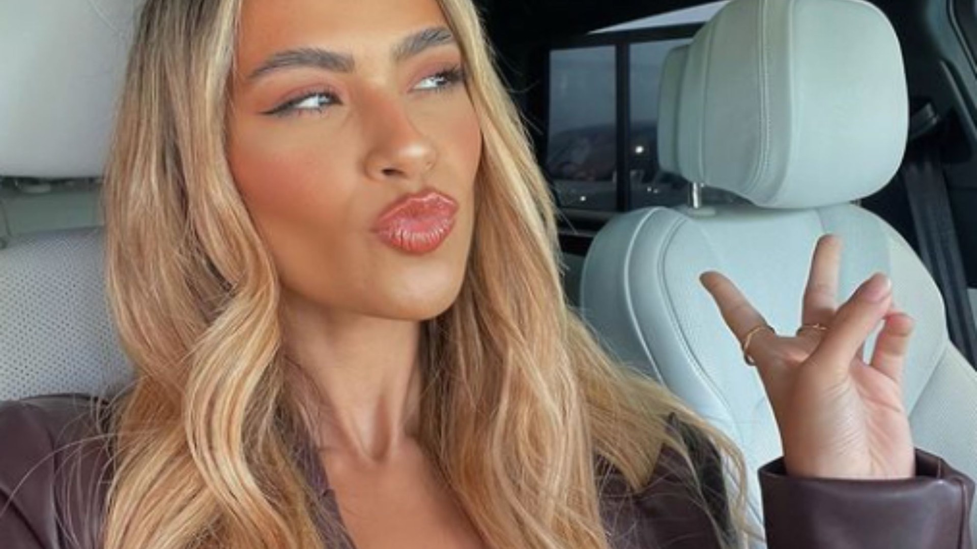 Love Island star Joanna Chimonides splashes out 75k on brand new Porsche after second appearance on show [Video]