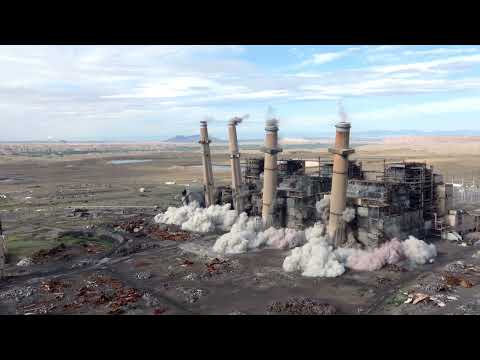 A coal power plant demolition serves as a poignant historical moment for the Navajo [Video]