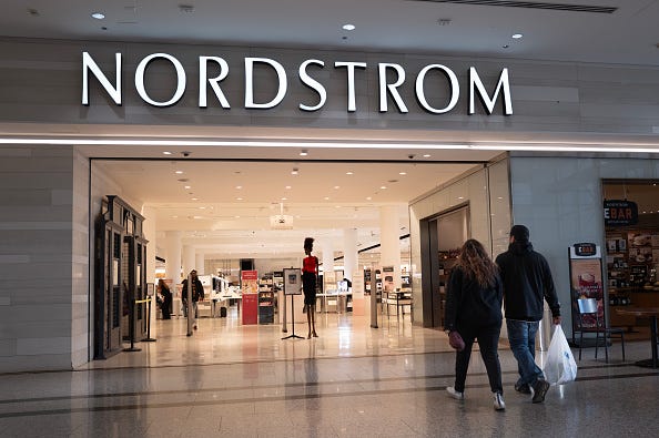 Smash-and-grab robbers flee from Canoga Park Nordstrom [Video]