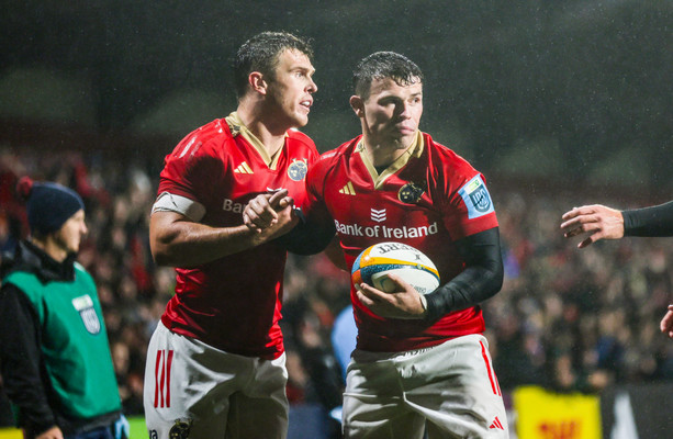 Munster bounce back with bonus-point win over Ospreys in biblical conditions in Cork [Video]