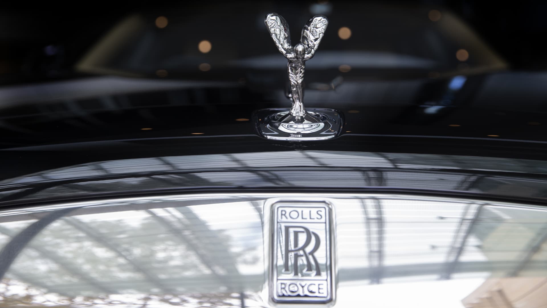 Rolls-Royce NYC Private Office showroom caters to top-tier clients [Video]