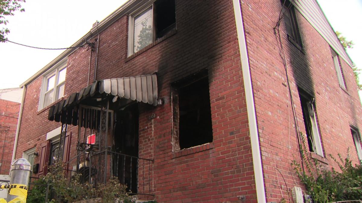 Ex-boyfriend arrested, charged with murder in deaths of 3 in DC row house fire: police [Video]