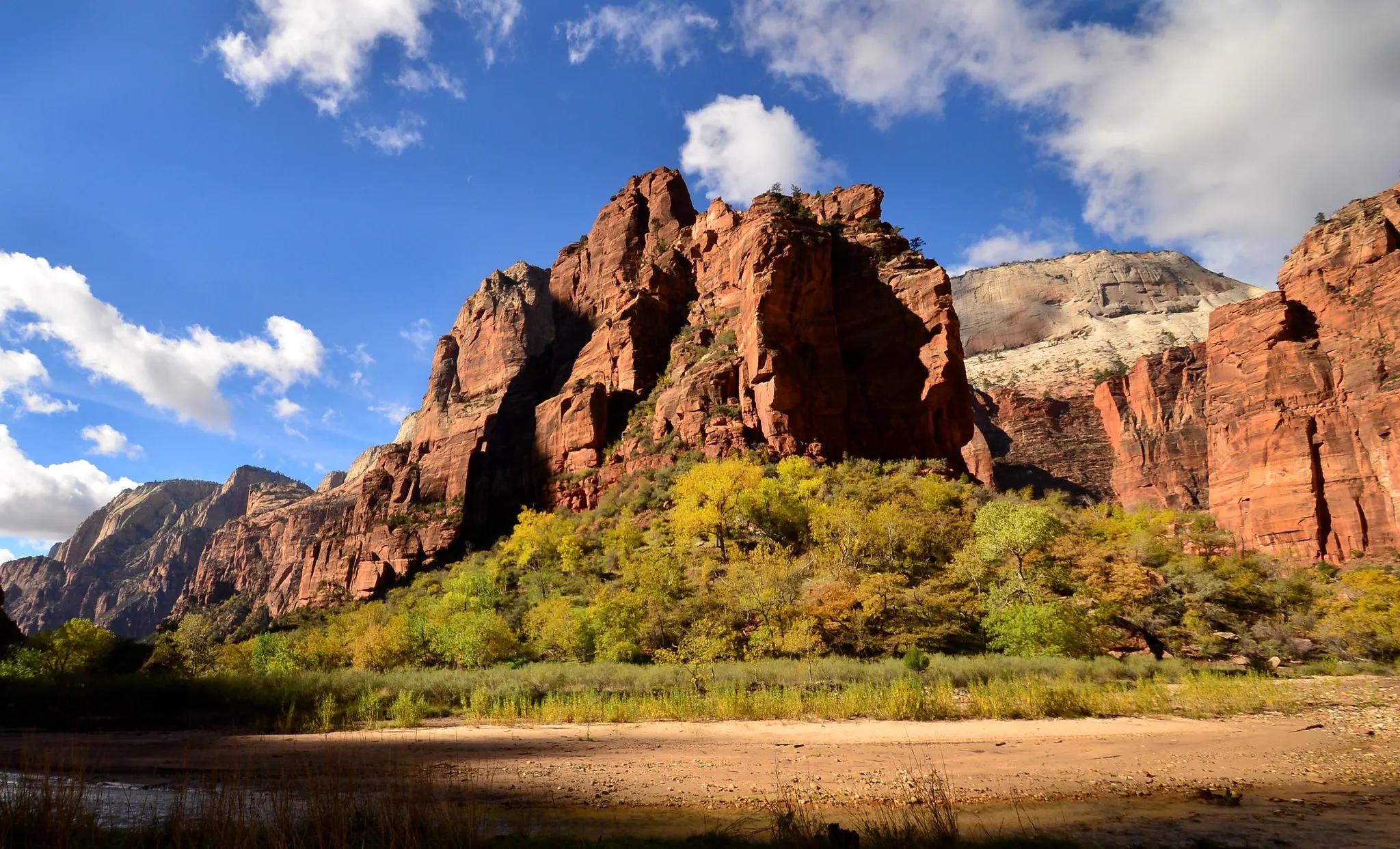 Man falls 200 feet to his death at Utah’s Zion National Park [Video]