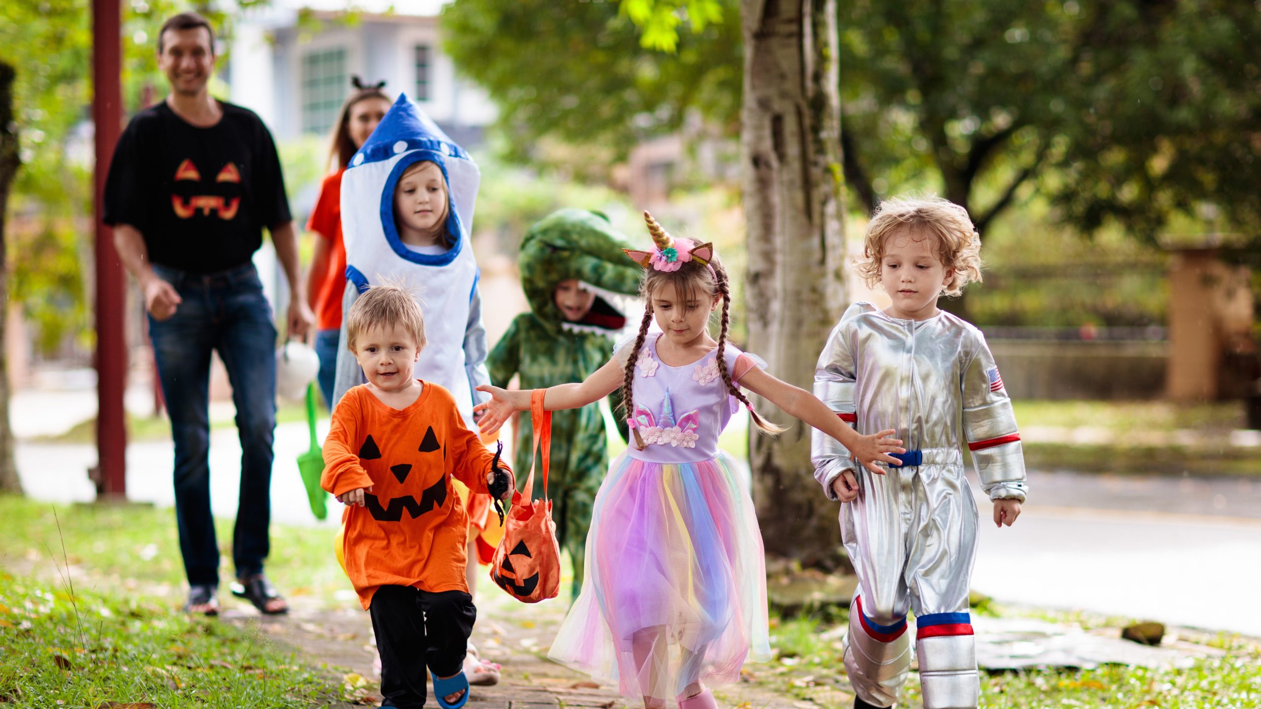 Cherry Hill library hosts Halloween costume swap [Video]