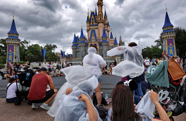 Flights to Orlando cancelled, but Disney World remains open despite Hurricane Milton’s approach [Video]