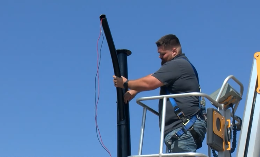 Medicine Lodge receives high-speed smart pole, state leaders hope to address rural digital divide [Video]