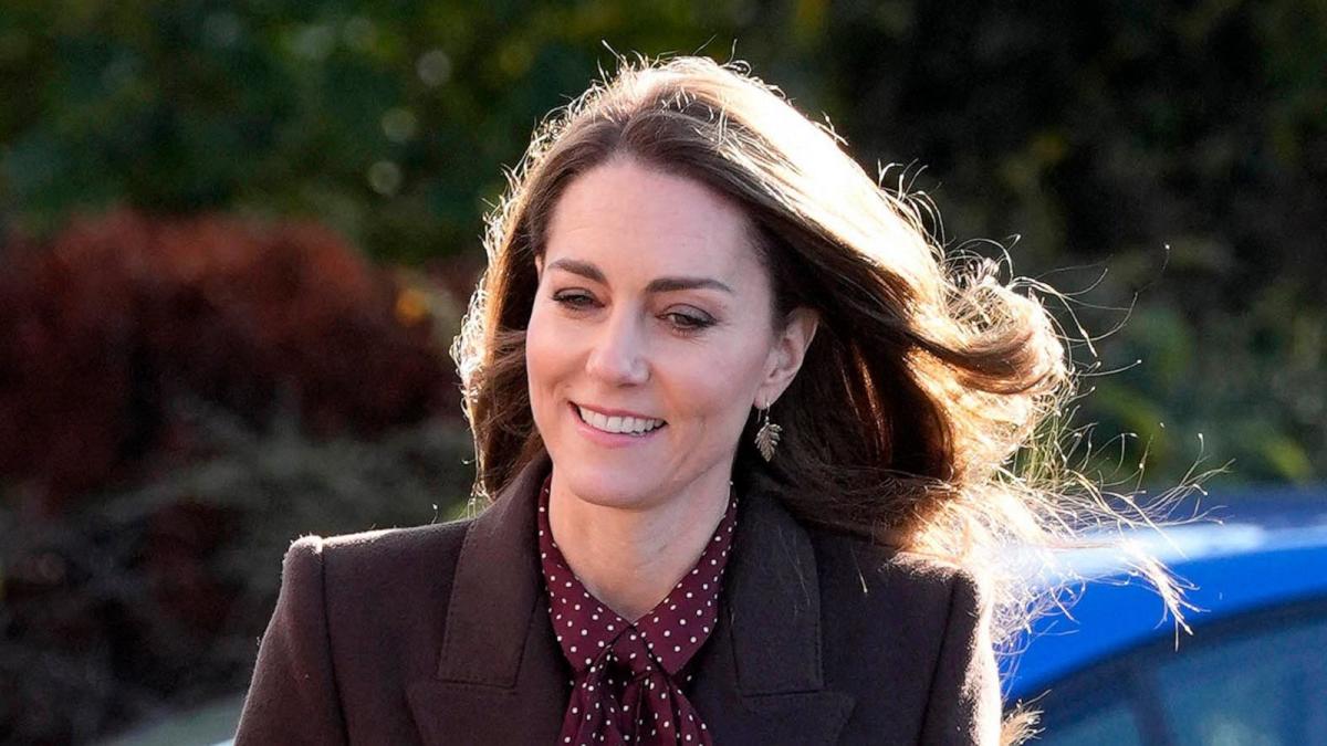 Kate Middleton attends 1st public engagement since cancer diagnosis [Video]