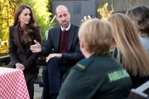 UKs William and Kate in first joint public engagement since cancer treatment [Video]