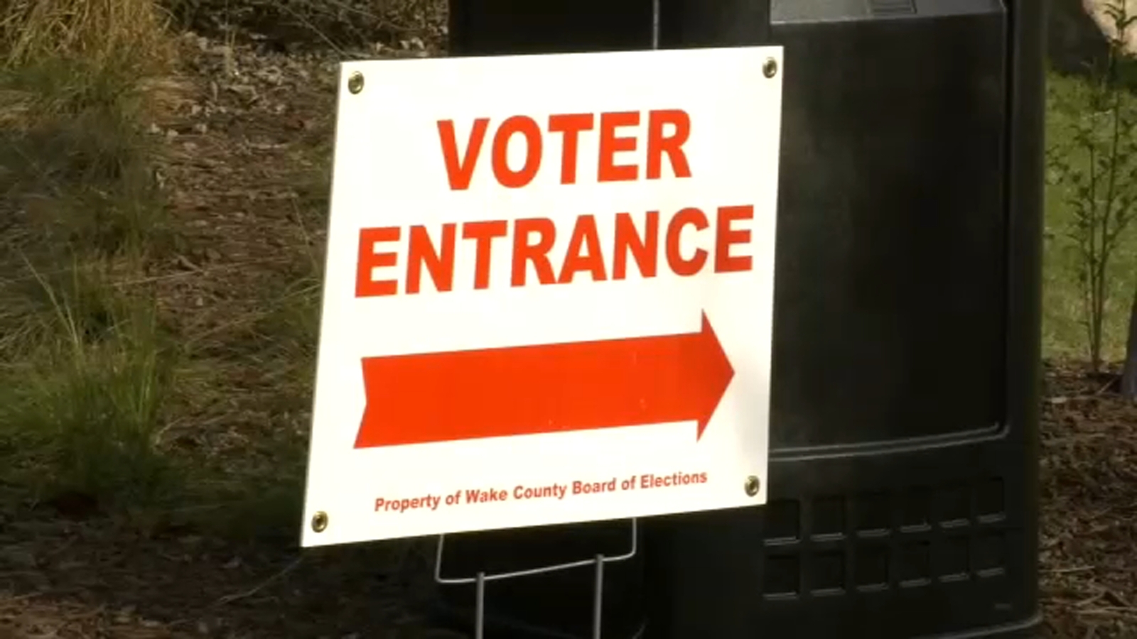 Volunteers work to sign up voters ahead of Friday registration deadline [Video]