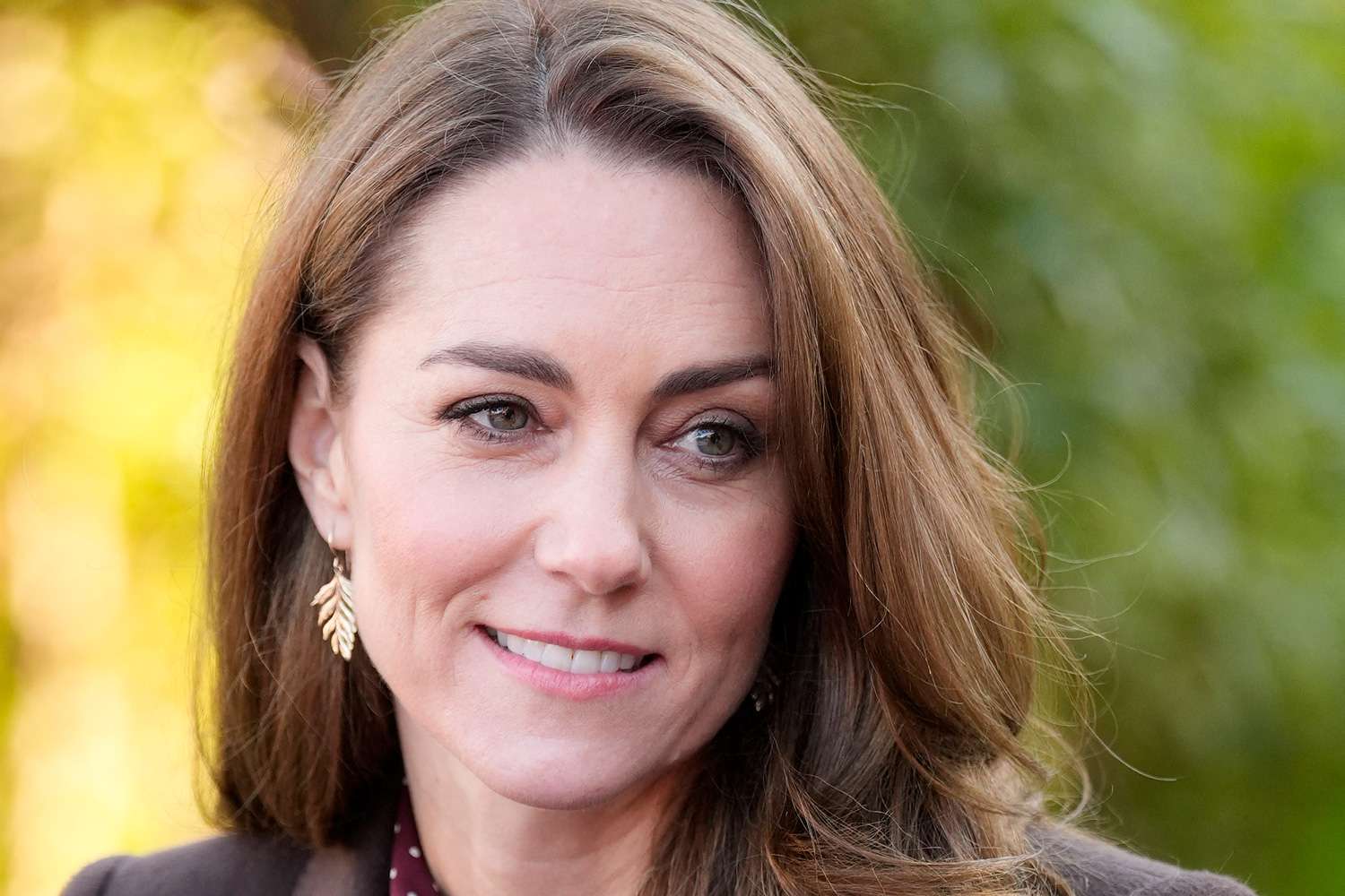 Kate Middleton Wears Symbolic Earrings, Goes Without Engagement Ring [Video]