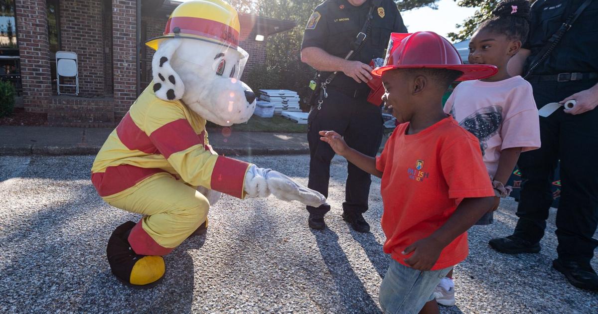 Sparky the Fire Dog and Aubie the Tiger appear at the AHA’s Fall Festival [Video]