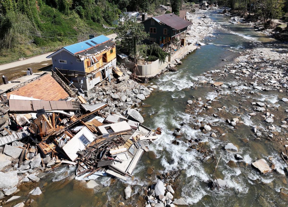 Recovery efforts underway in North Carolina as Helene death toll tops 250 [Video]