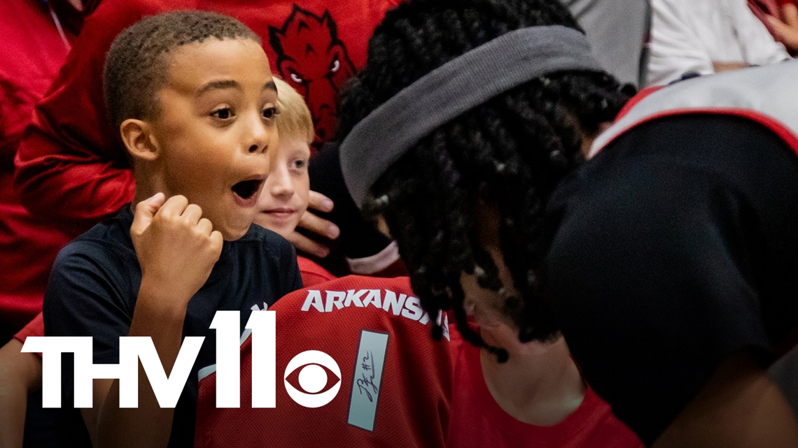 Razorbacks show community spirit with outreach event in Hot Springs [Video]