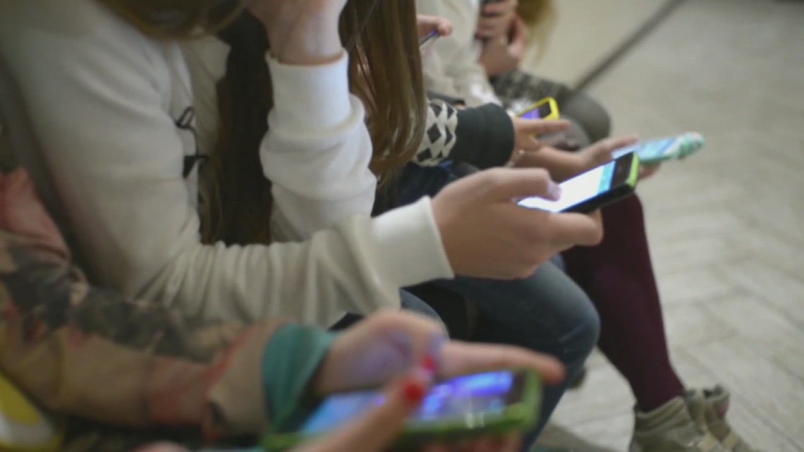 How parents can navigate the impacts of social media with kids [Video]