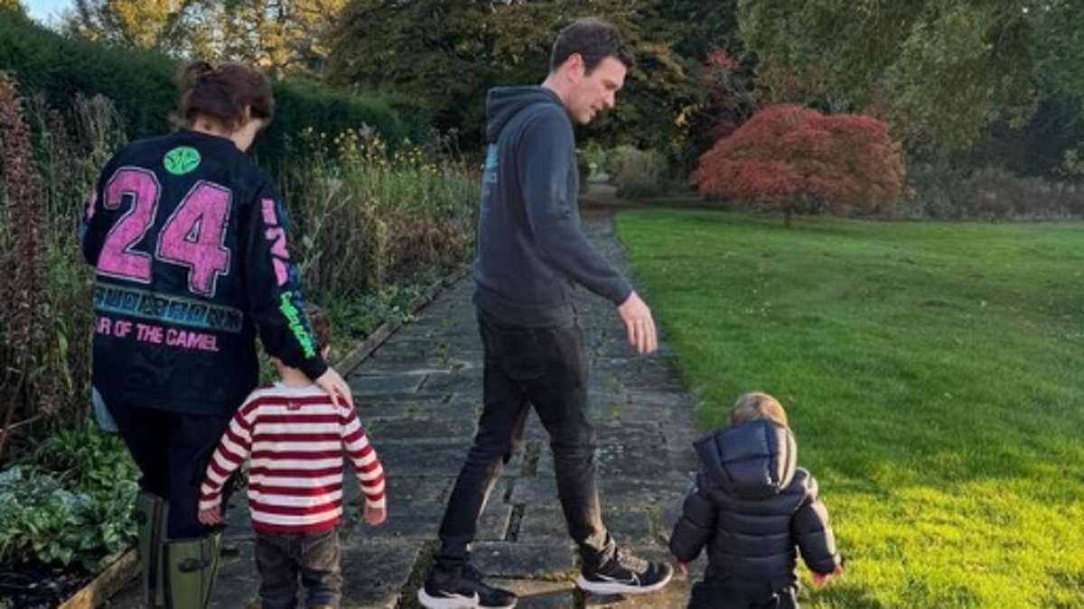 Princess Eugenie shares rare family photo as she celebrates her sixth wedding anniversary with husband Jack Brooksbank [Video]