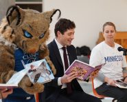 Minneapolis Mayor Jacob Frey Joins Lynx For Book Mobile [Video]