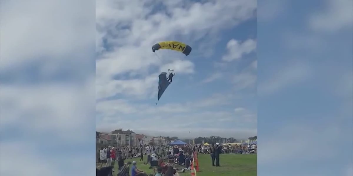 Fleet Week parachutist crashes into crowd [Video]