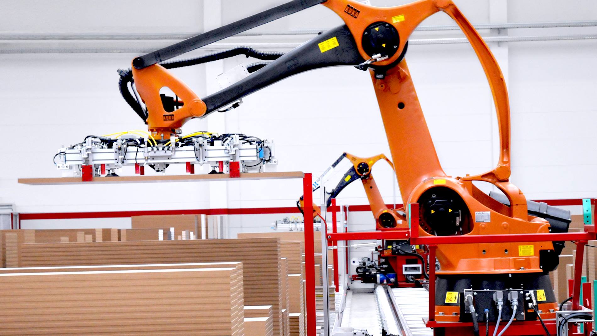 Automatic depalletizing and palletizing | KUKA AG [Video]