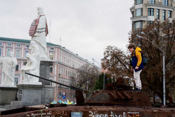 Russia says it captured a southern Ukraine village in a push before winter comes [Video]