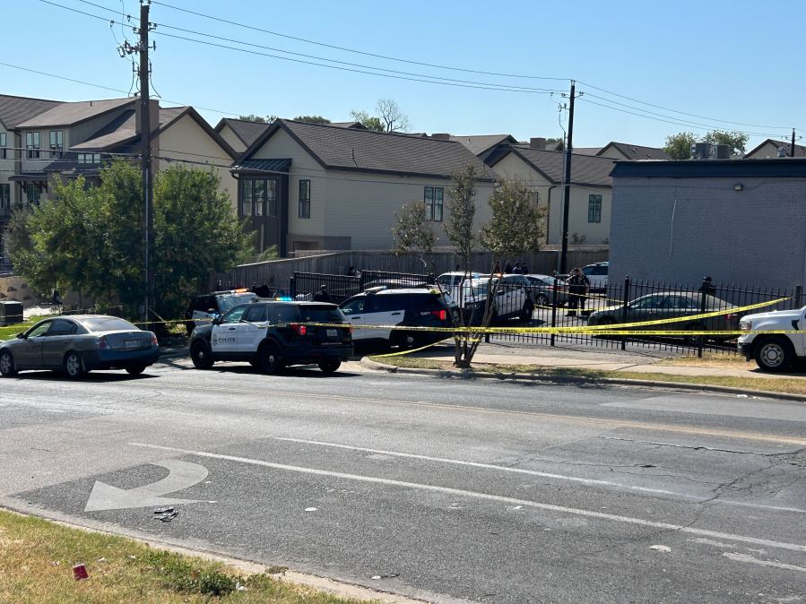 APD investigating after man, woman found dead outside southeast Austin apartment complex [Video]