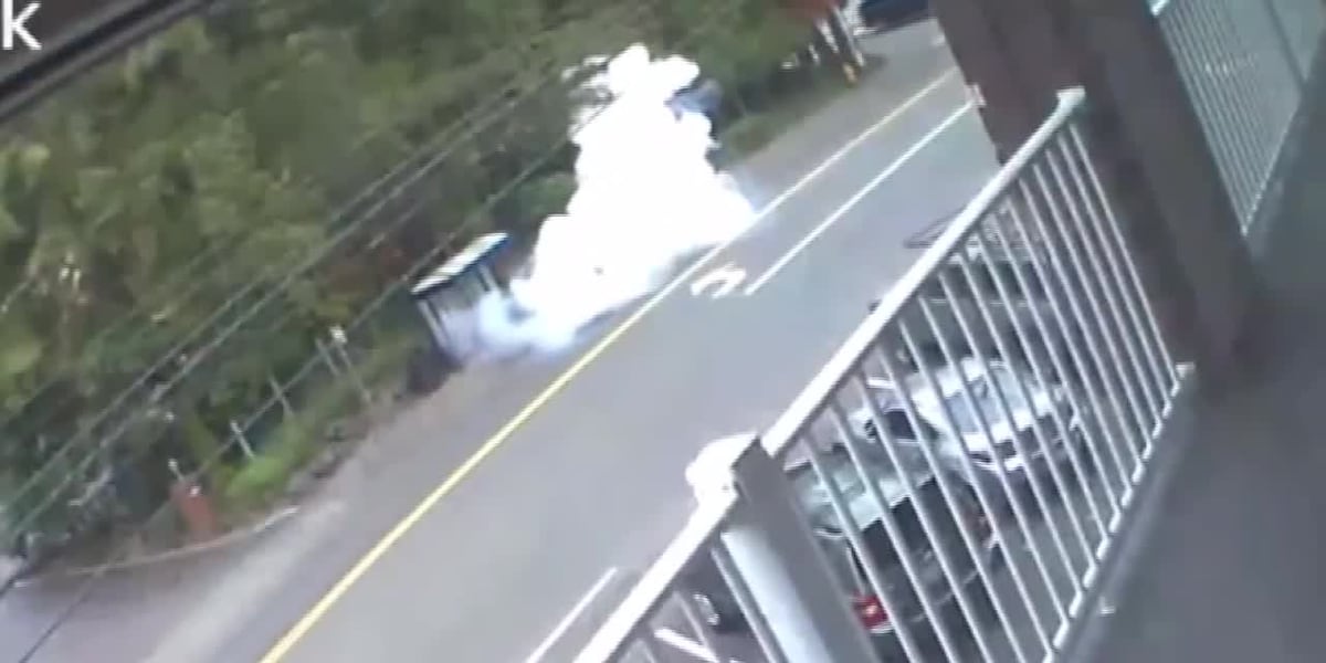 Video shows ‘bomb’ in road explode just behind family’s car, leaving them traumatized [Video]