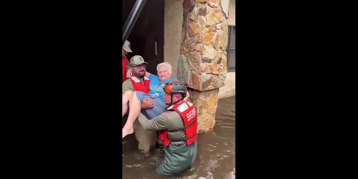 Deputies rescue 91-year-old stranded in floodwaters caused by Milton [Video]