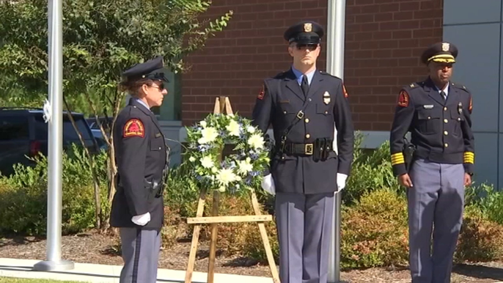 Raleigh mass shooting | Wreath-laying ceremony honors police officer Gabriel Torres killed in Hedingham gun violence [Video]