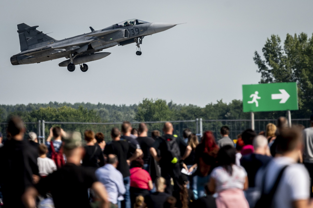 US To Expand NATO Air Base To Hold Nuclear-Capable Fighter Jets [Video]