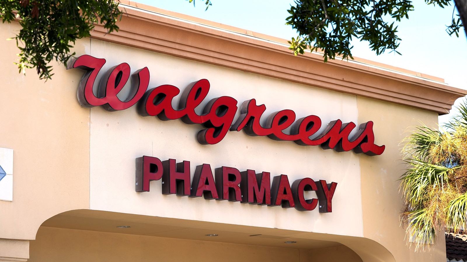 Walgreens stores closing: Drugstore chain lays out plan to shutter 1,200 locations [Video]