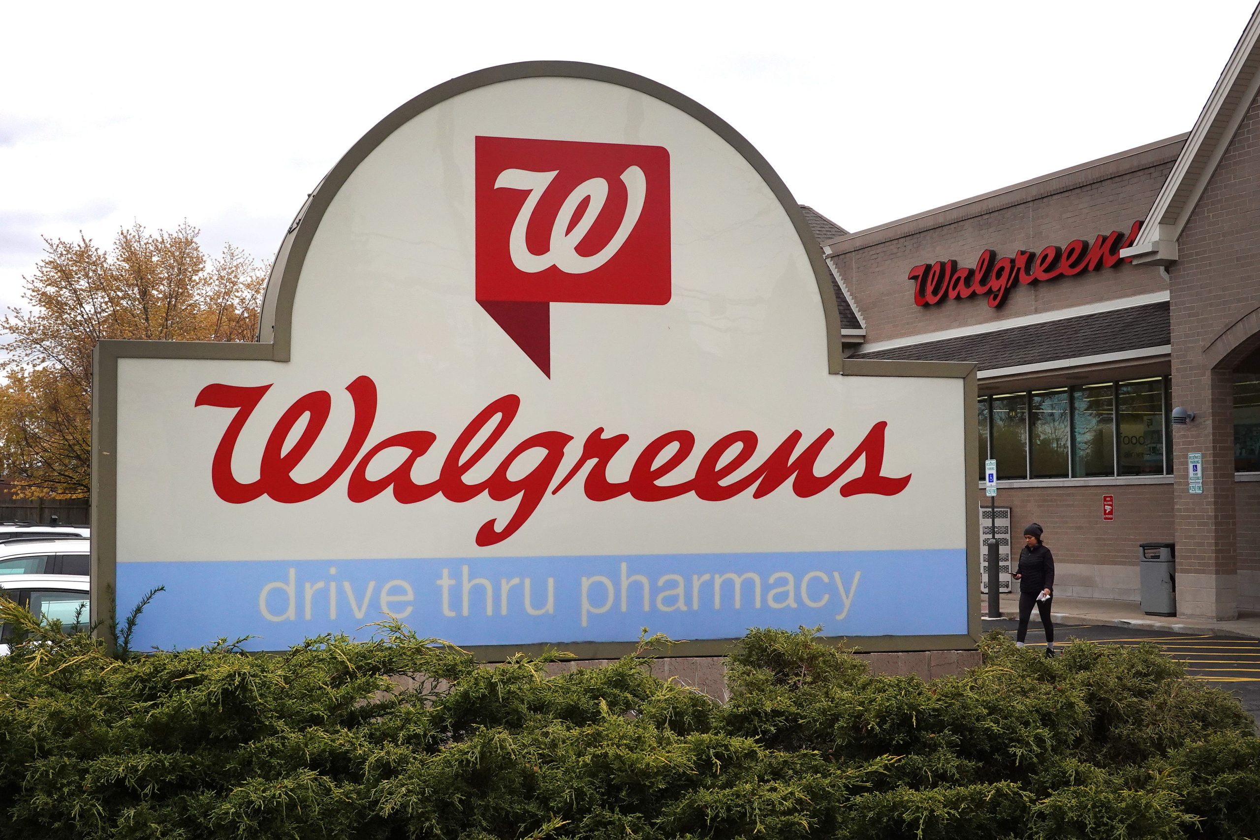 Walgreens to close more than 1,000 stores [Video]