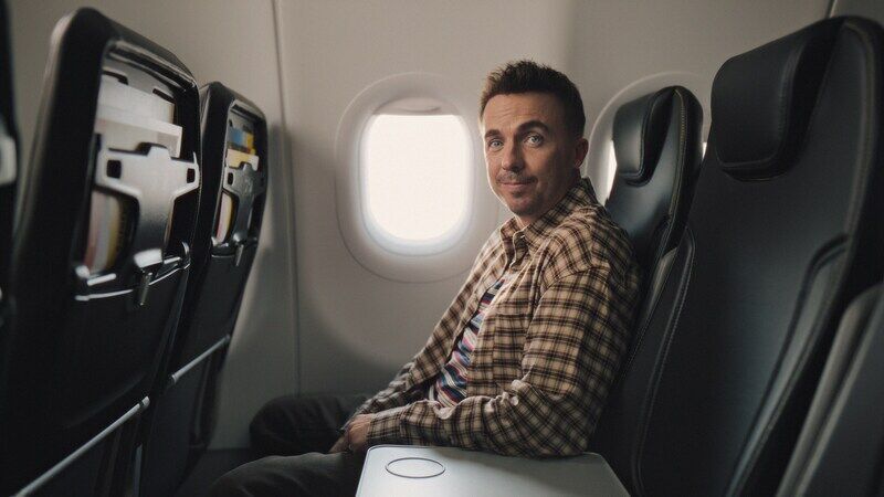 Comedic Airline Spin-Off Ads : #NotInTheMiddle Starring Frankie Muniz [Video]