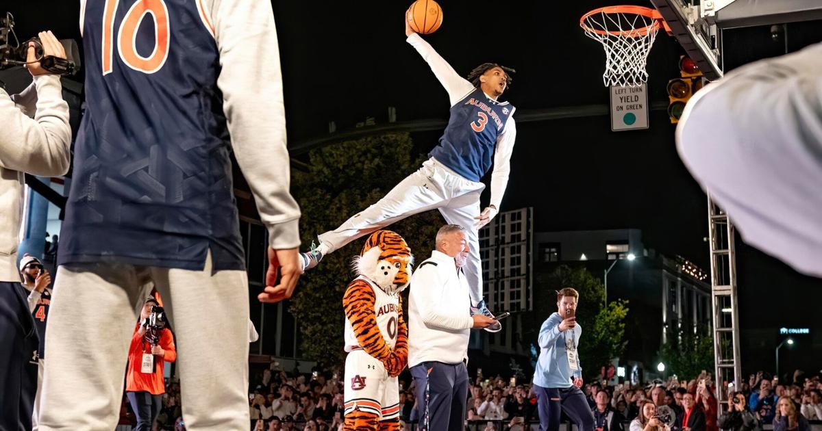 Scenes from Tipoff at Toomer’s in downtown Auburn [Video]