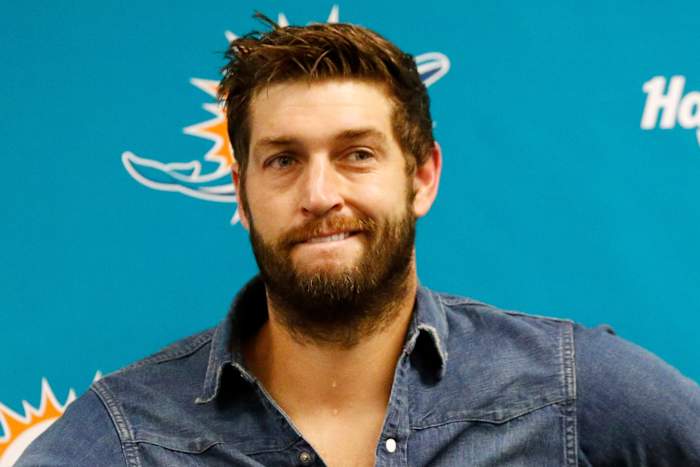 Former NFL quarterback Jay Cutler charged with DUI, possession of handgun after traffic accident [Video]