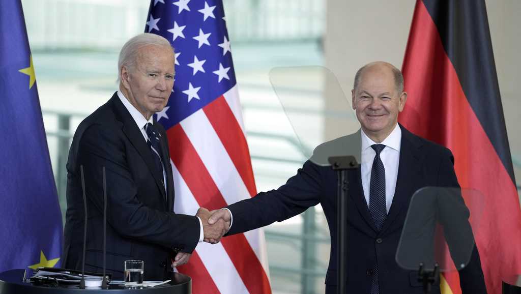 Biden says Western allies must keep aiding Ukraine as he meets European partners before election [Video]