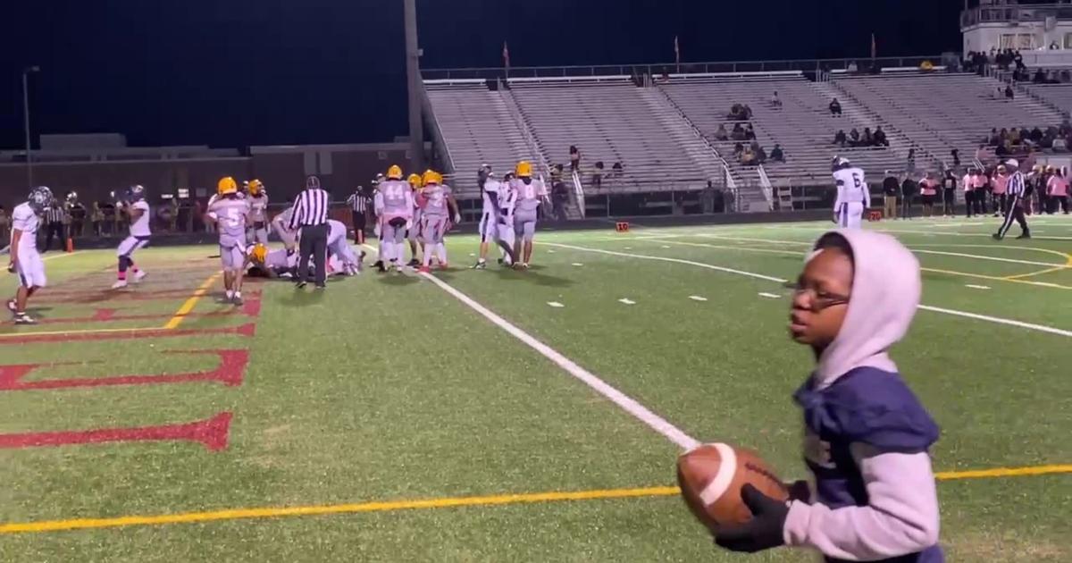 Mickiel Johnson second rushing TD for Dinwiddie football in 56-12 win over Petersburg [Video]